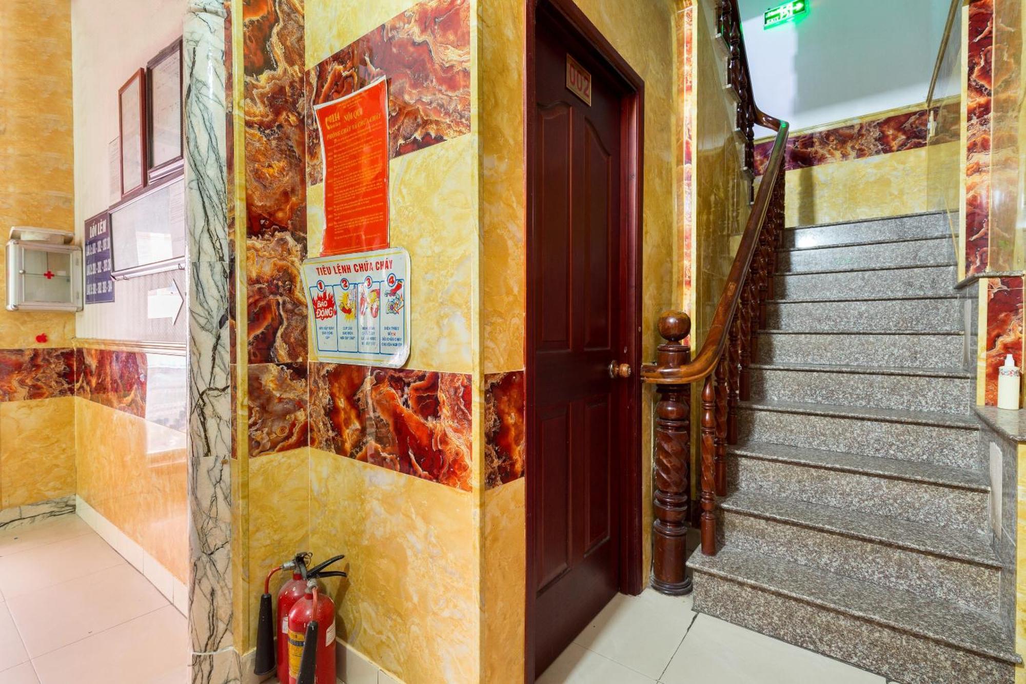 Oyo 476 ヴァン アン ホテル ホーチミン市 エクステリア 写真